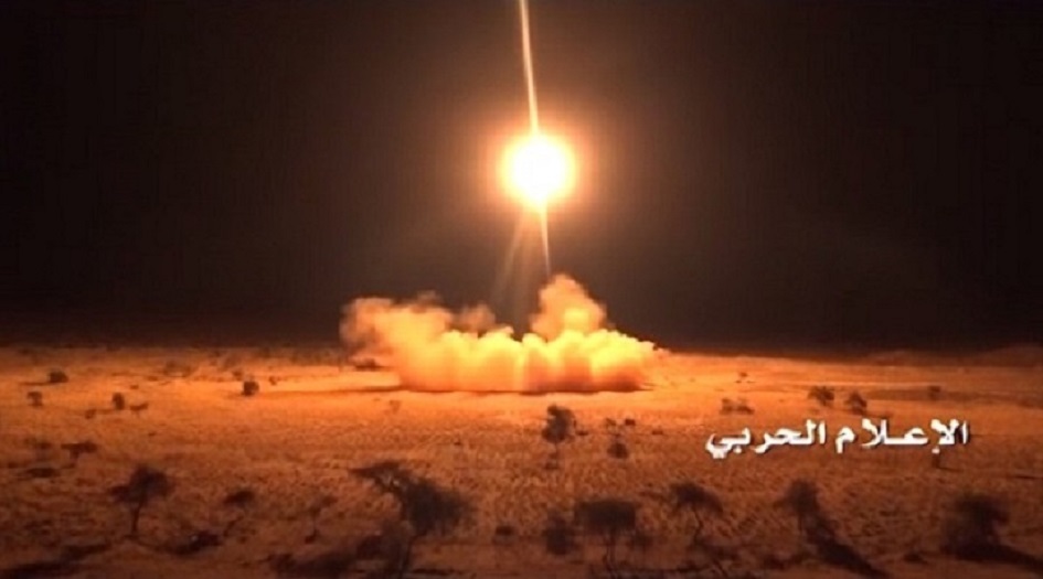 القوة الصاروخية اليمنية تقصف تجمعات للمرتزقة في صحراء ميدي