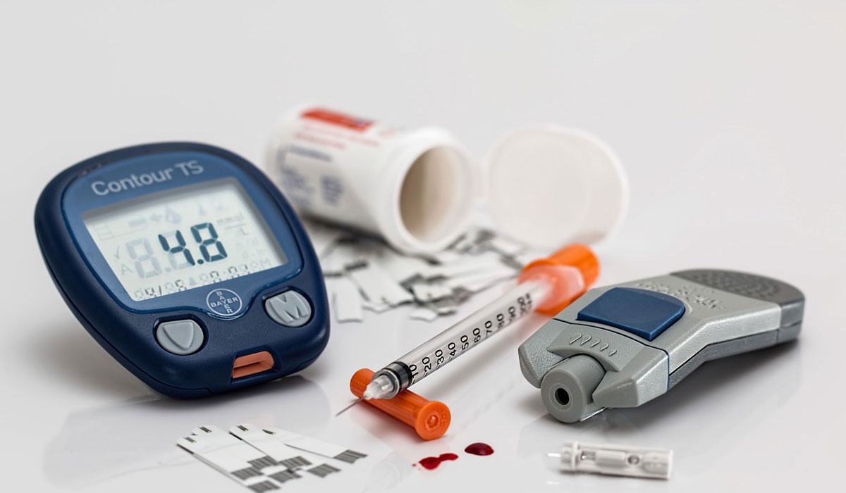 ما هي أعراض ارتفاع نسبة السكر بالدم؟