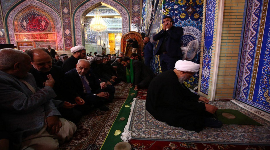 نبيه بري يؤدي صلاة الظهرين جماعة في كربلاء بامامة الشيخ الكربلائي