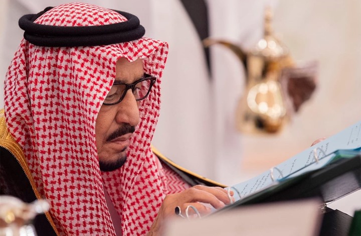 السعوديون يسخرون من..الملك سلمان قرأ 120 ألف كتاب