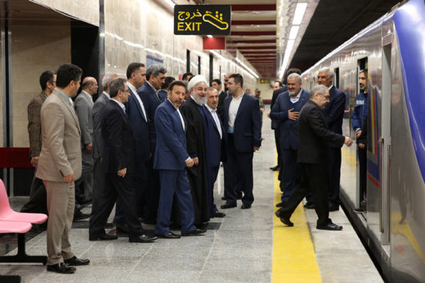 الرئيس الايراني حسن روحاني يفتتح الخط الـ 6 لمترو طهران