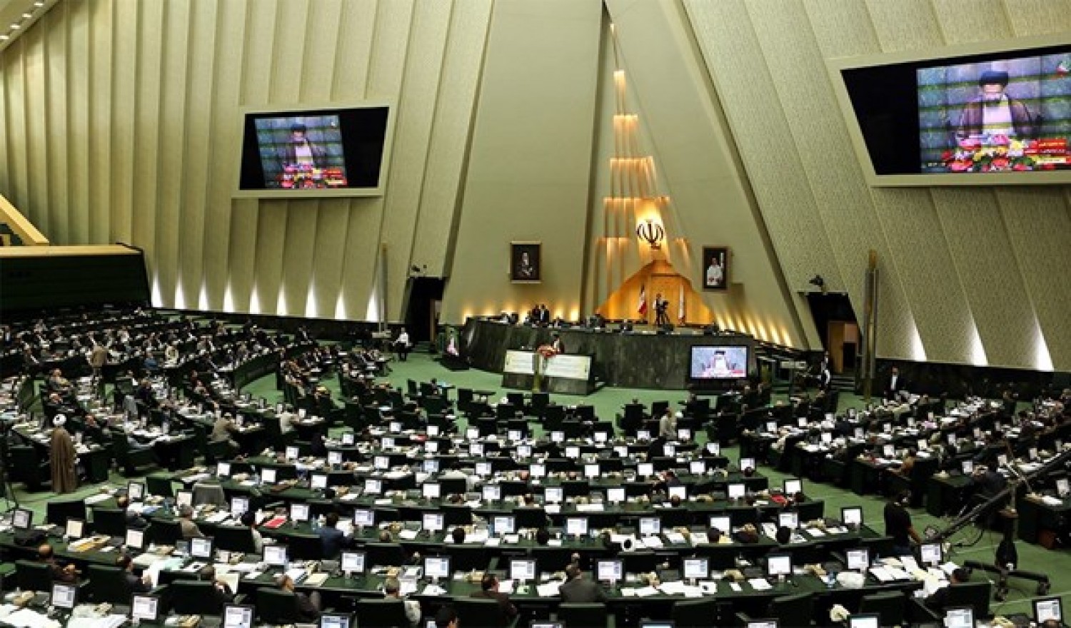 بيان للبرلمان الإيراني بشأن الحرس الثوري