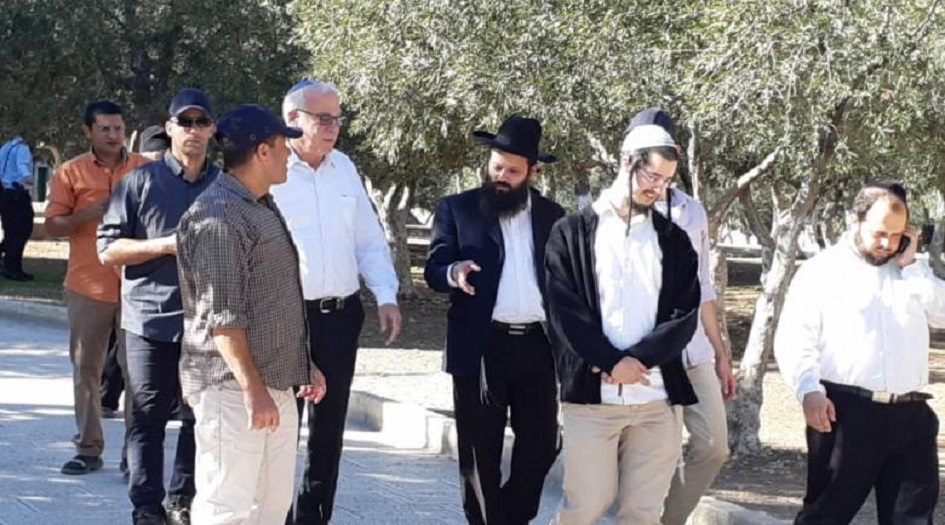 وزير الزراعة الصهيوني يقود اقتحام باحات الأقصى