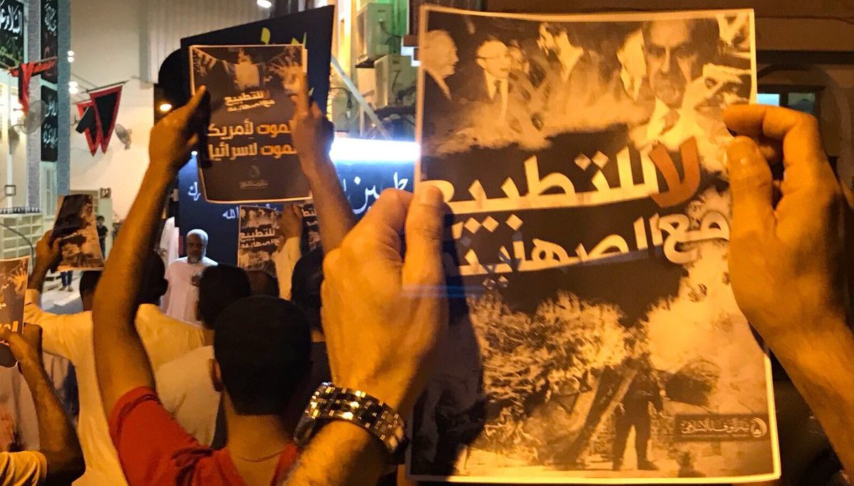 إسرائيليون في البحرين وتوجيهات للصحف بالإعراض عن الرفض الشعبي