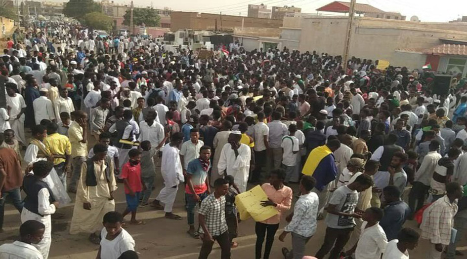 خوف سعودي اماراتي من انتقال الثورة السودانية