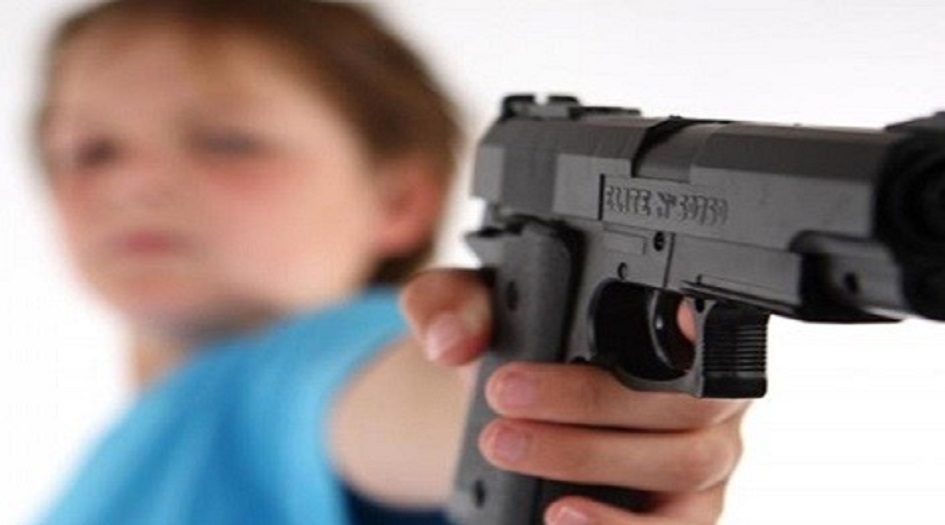 حادثة رهيبة .. طفل أمريكي يقتل اخته الصغيرة بمسدس!