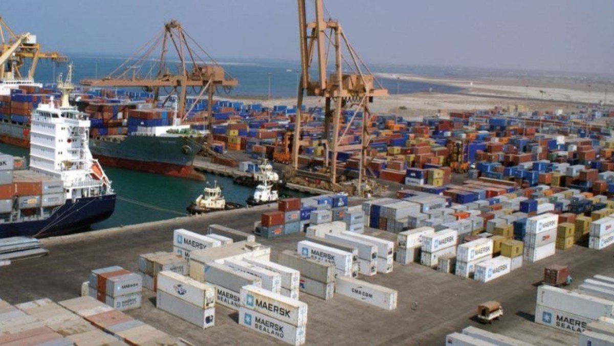 شركة النفط اليمنية تنفي وصول سفن إلى ميناء الحديدة