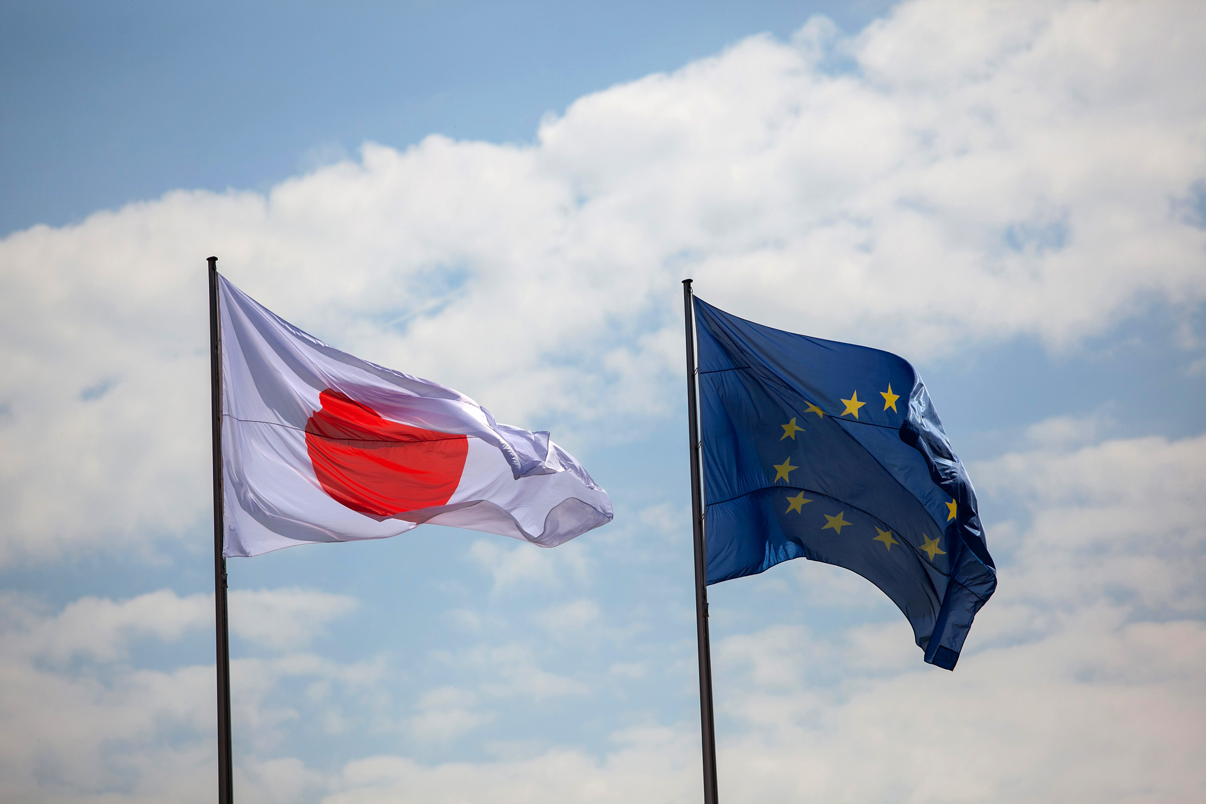 الاتحاد الأوروبي واليابان يؤكدان دعمهما للاتفاق النووي