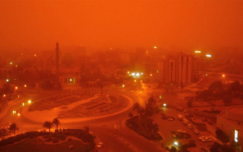 بالصور .. عاصفة ترابية قوية وأمطار تضرب العاصمة بغداد