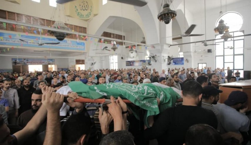 بالصور: غزة تشيعُ شهداء العدوان الإسرائيلي