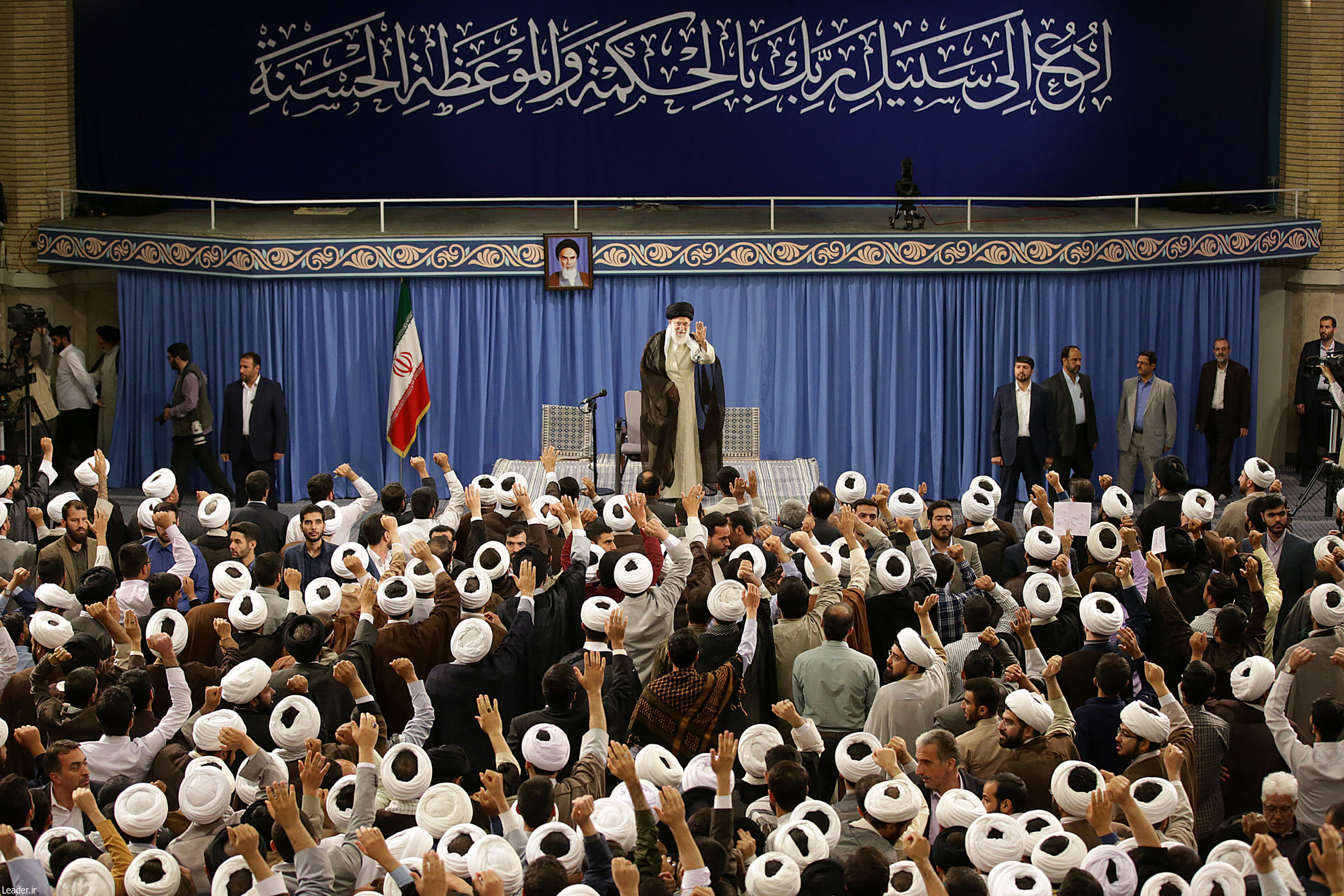 قائد الثورة الاسلامية يستقبل عدداً من طلبة الحوزات العلمية