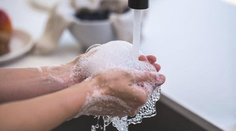 10 أشياء "قذرة" يجب غسل اليدين "فورا" بعد لمسها