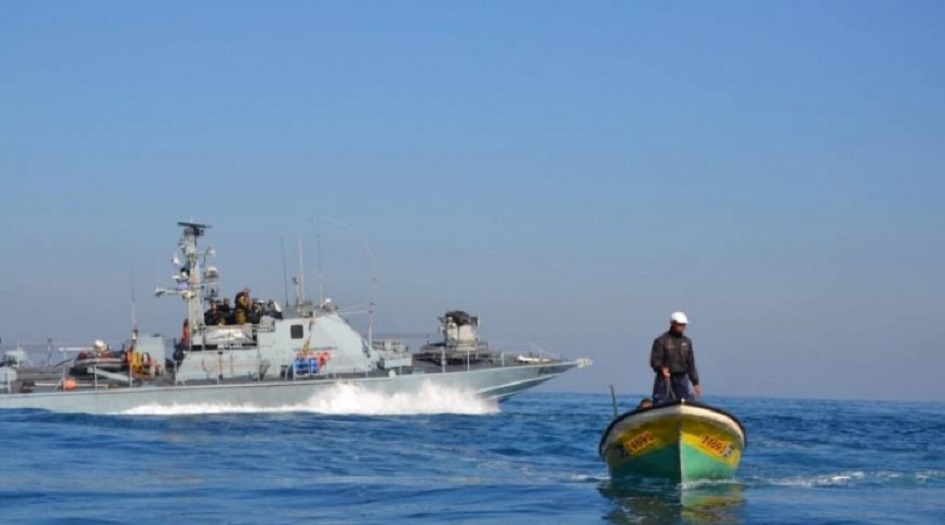 الاحتلال يستهدف مراكب الصيادين ببحر شمال غزة