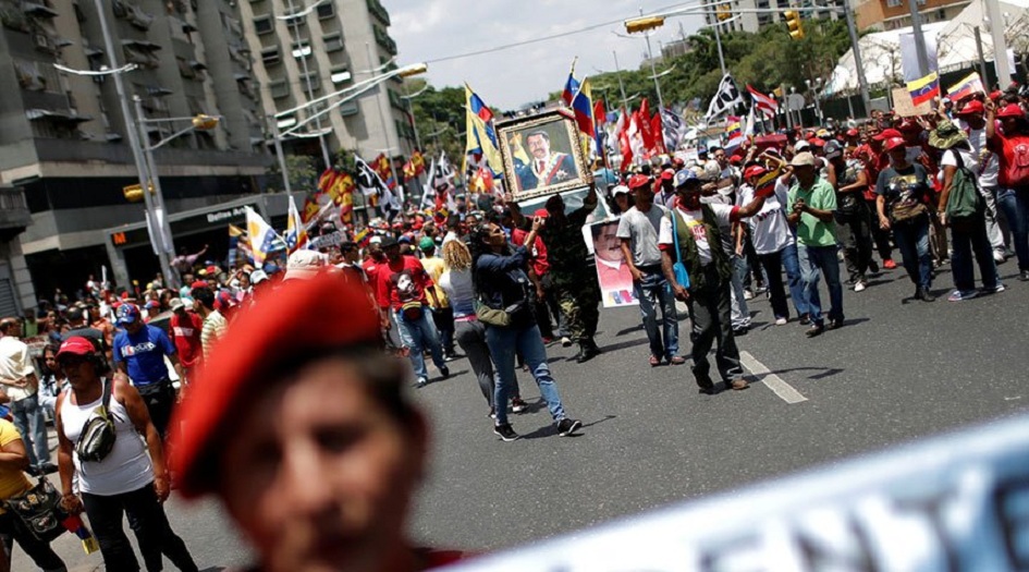 الفنزويليون يحيون الذكرى السنوية الأولى لإعادة انتخاب مادورو 
