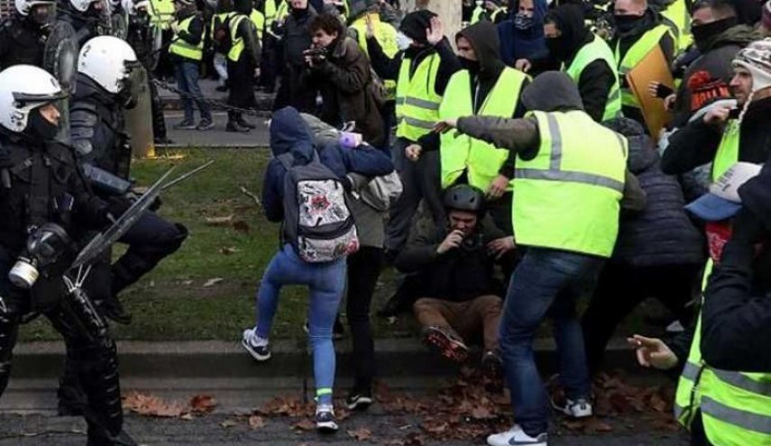 احتجاجات "السترات الصفراء" تمتد إلى بلجيكا وتحولت للاشتباك