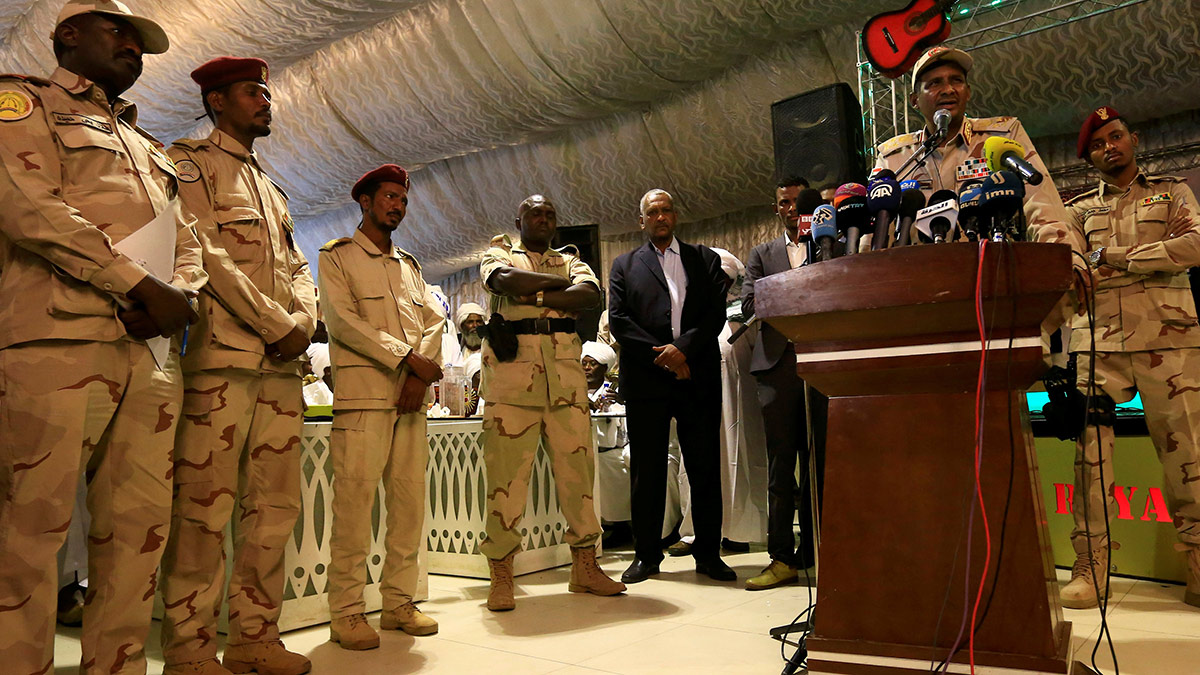المجلس العسكري السوداني يتهم المعارضة بالسعي لاحتكار السلطة