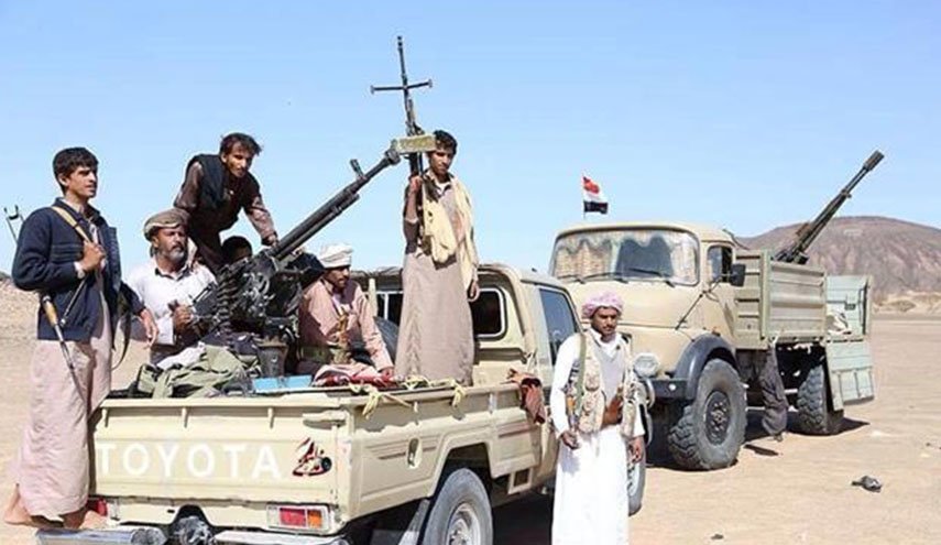 لاول مرة رتل عسكري سعودي يعترضه قبليون شرق اليمن 