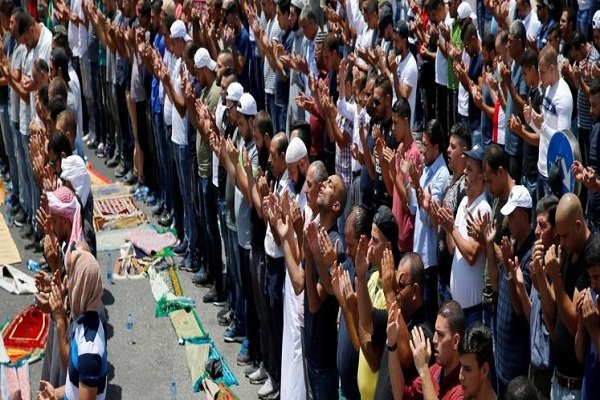 حضور گسترده نمازگزاران فلسطینی در مسجدالاقصی