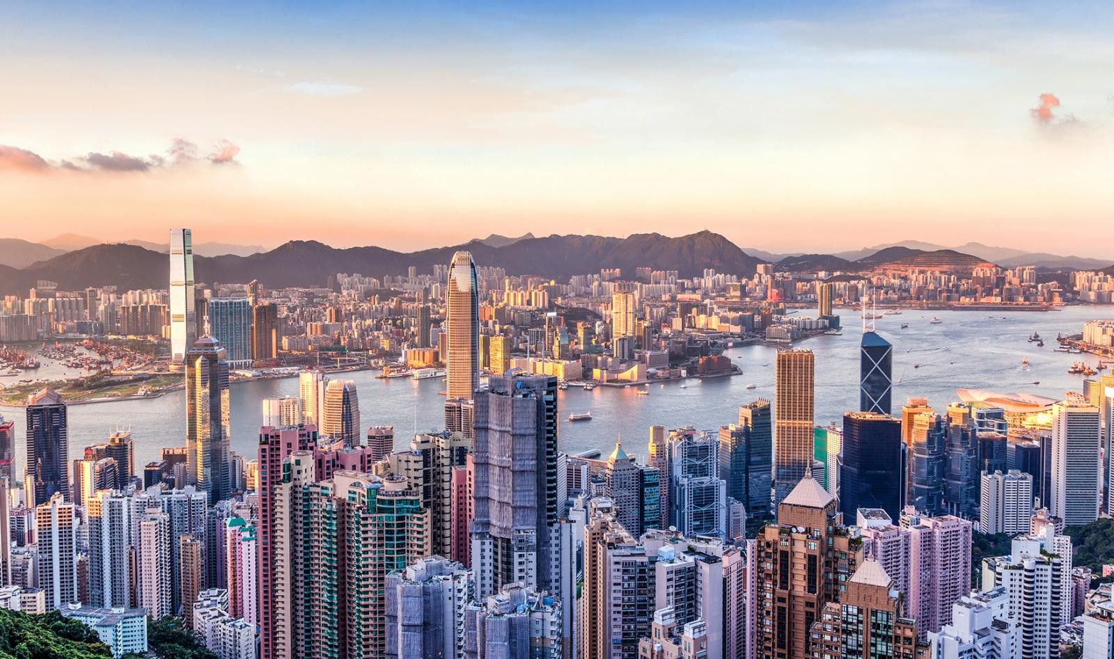 هونغ كونغ لا تعتزم العدول عن مشروع قانون تسليم المطلوبين للصين 