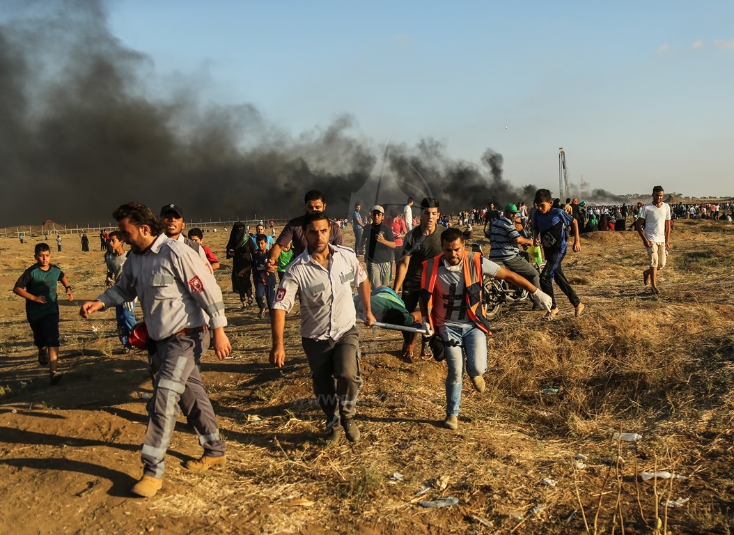 إصابات بينهم مسعفين برصاص الاحتلال قبالة السياج الفاصل شرق قطاع غزة