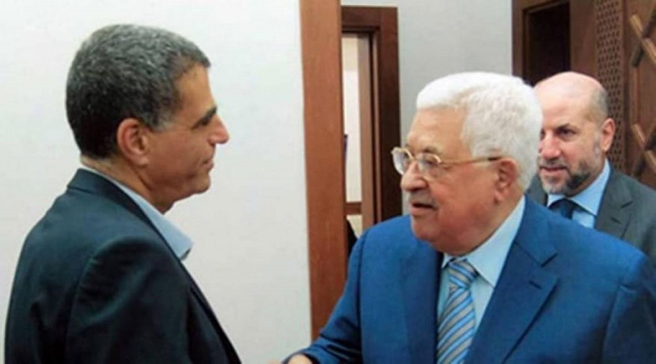 محمود عباس يلتقي سرا برئيس الشاباك لبحث الضرائب