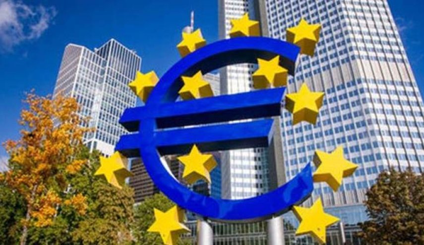 ترامب يتهم المركزي الأوروبي بالتلاعب باليورو