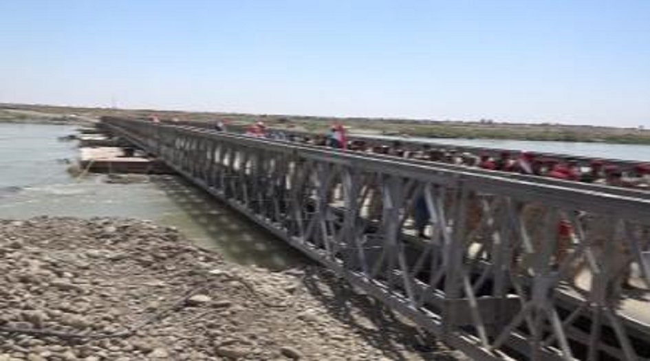 افتتاح جسر القيارة العائم الرابط بين ثلاث محافظات عراقية