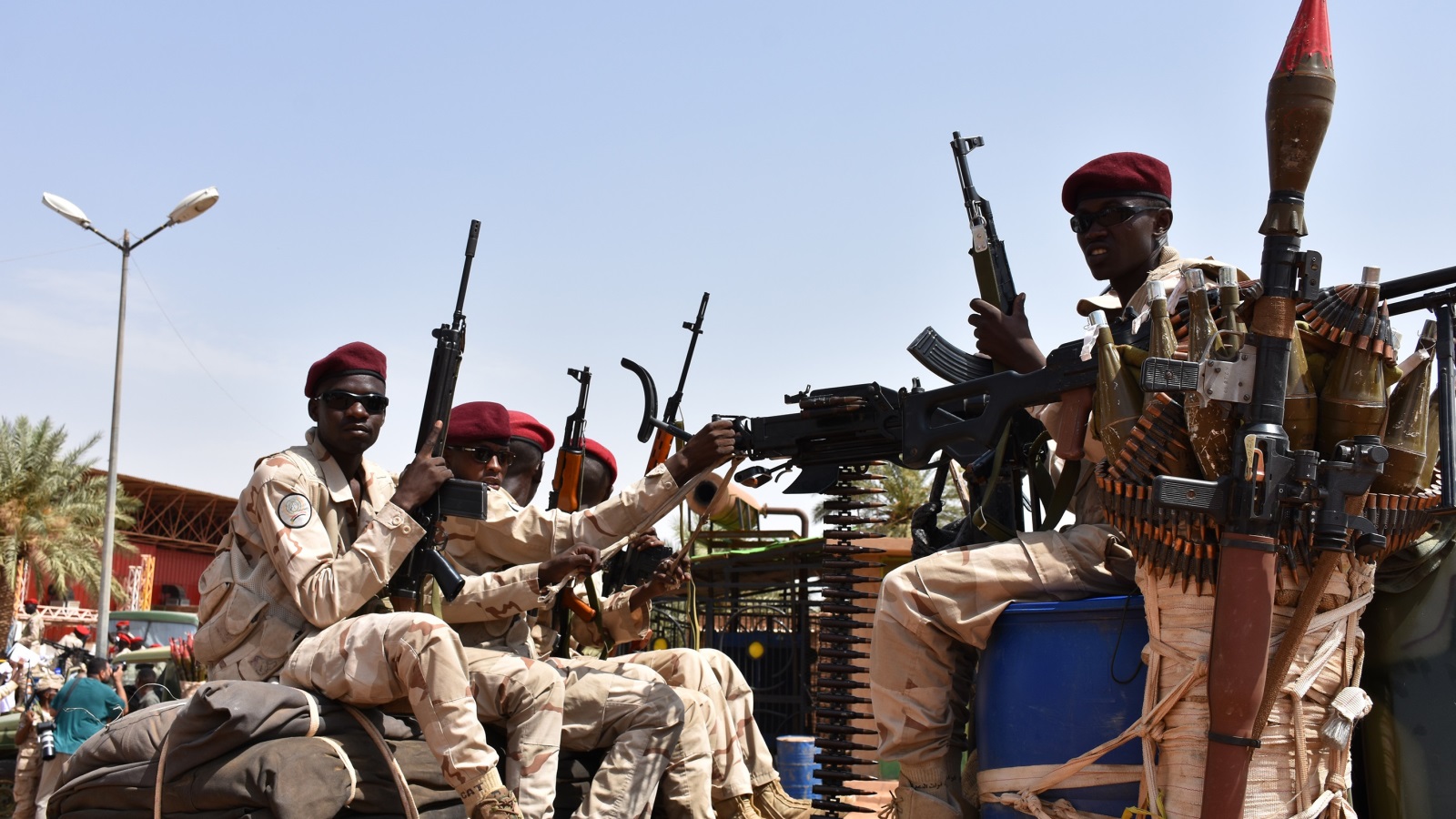 السودان.. مسيرات مرتقبة والعسكر والمعارضة يتبادلون التحذيرات