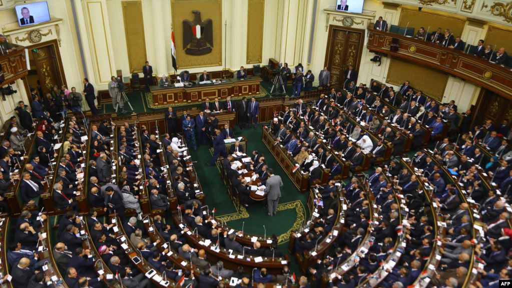 رئيس البرلمان المصري يطالب بالتحفظ على هاتف نائب بسبب