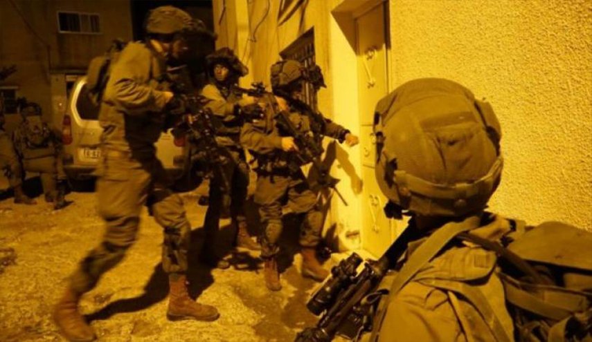 الاحتلال يعتقل 16 فلسطينياً من الضفة ينهم نائب واسير محرر