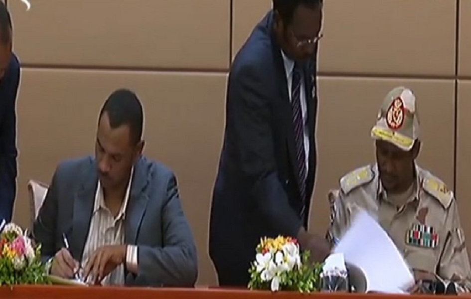 الأطراف السودانية توقع بالأحرف الأولى على الإعلان الدستوري