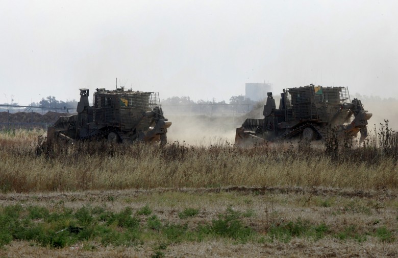 قصف إسرائيلي على قطاع غزة وأنباء عن سقوط شهداء
