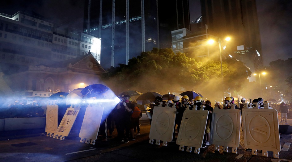 تجدد المواجهات بين الشرطة والمحتجين في شوارع هونغ كونغ