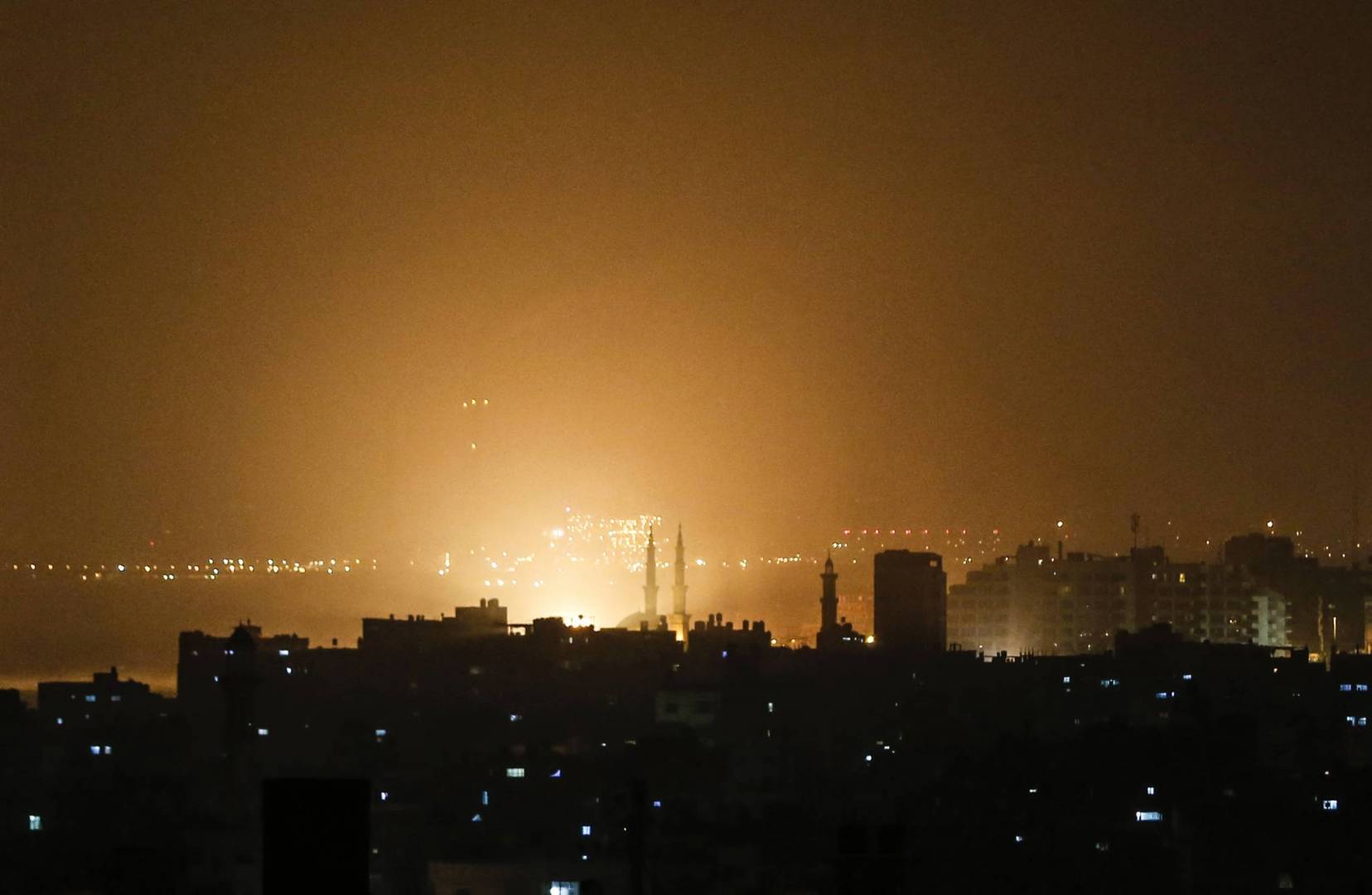 الطيران الإسرائيلي يقصف قطاع غزة
