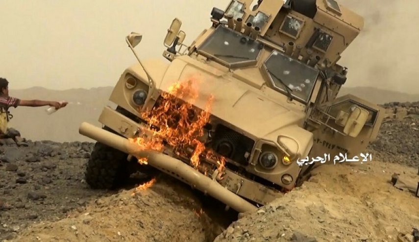 الجيش اليمني واللجان الشعبية يدمر ثلاث آليات عسكرية للمرتزقة 