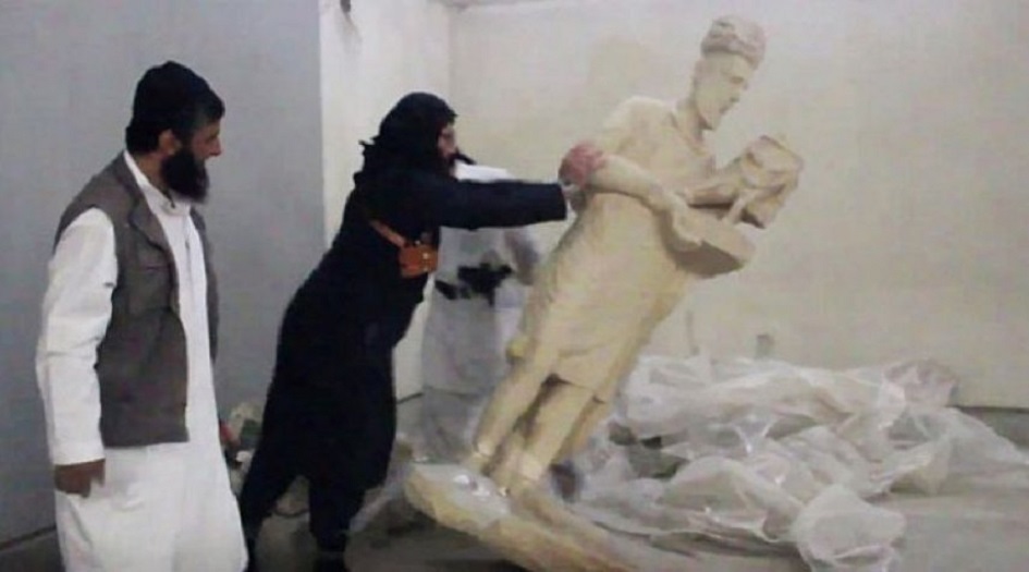 اعترافات مثيرة لداعشي "شهير" هدم وفجر آثار الموصل
