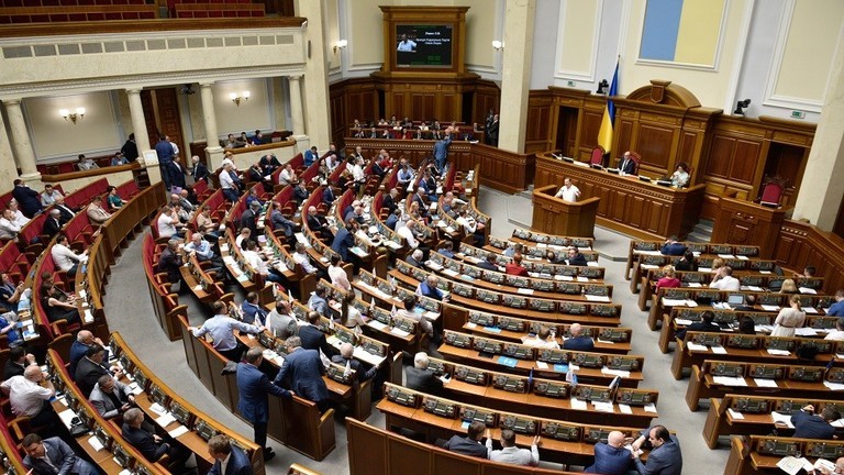 البرلمان الاوكراني يتخلى عن اهم حقوقه...