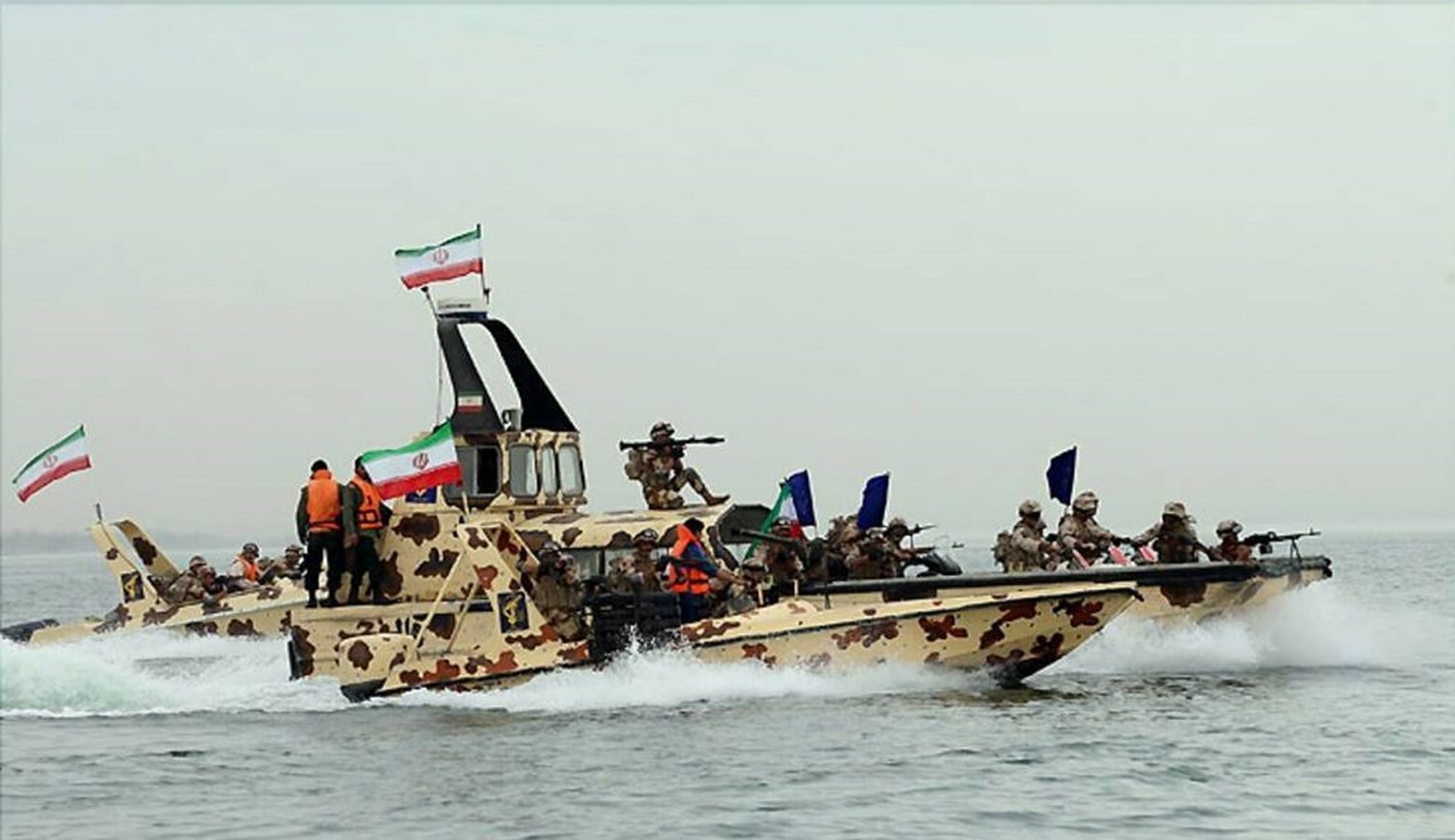خفر السواحل الإيرانية تحتجز سفينة أجنبية تهرب الوقود في بحرعمان