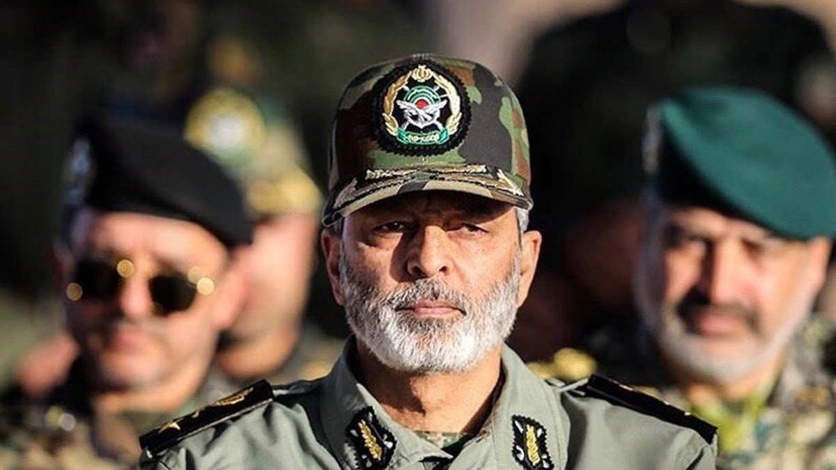  الجيش الايراني يحذر الأعداء من اي توتر بالمنطقة  