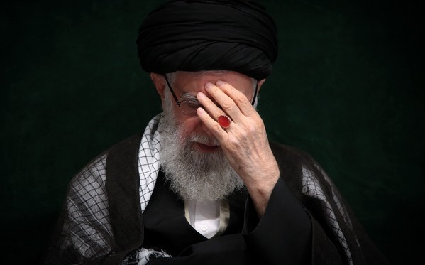 مراسم عزاداری شب تاسوعای حسینی با حضور رهبر انقلاب برگزار شد+ تصاویر