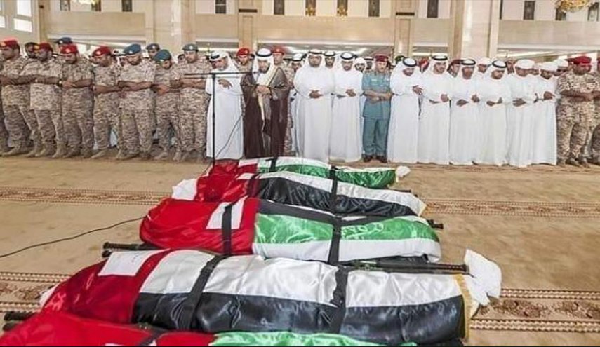 مغرد قطري يفجر مفاجأة حول مقتل الجنود الاماراتيين