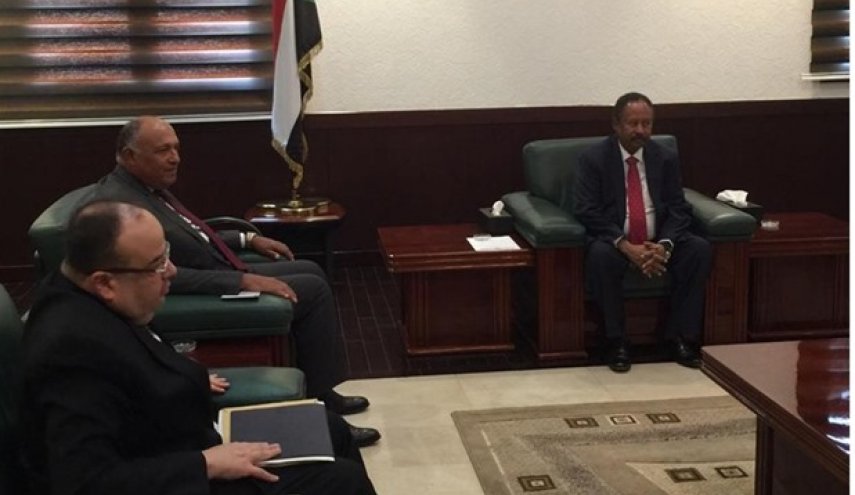 السودان...حمدوك يصل إلى القاهرة ويلتقي الرئيس المصري