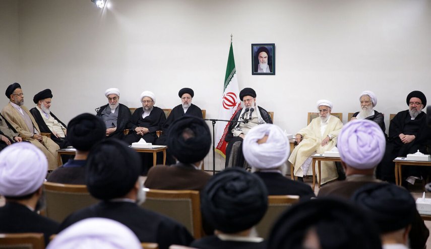 الامام الخامنئي : لا يمكن ان نثق بامريكا والقوى الاوروبية