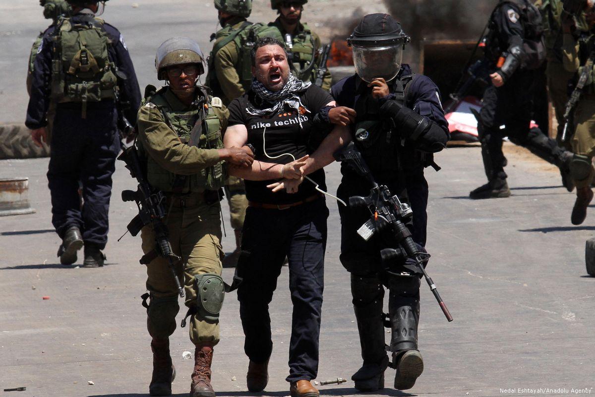 قوات الاحتلال تعتقل فلسطينيين بينهم قيادات من الجبهة الشعبية 