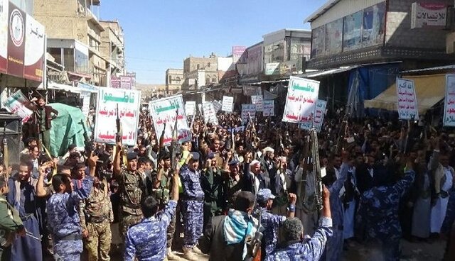 راهپیمایی گسترده مردم یمن در تقدیر از عملیات "نصر من الله"