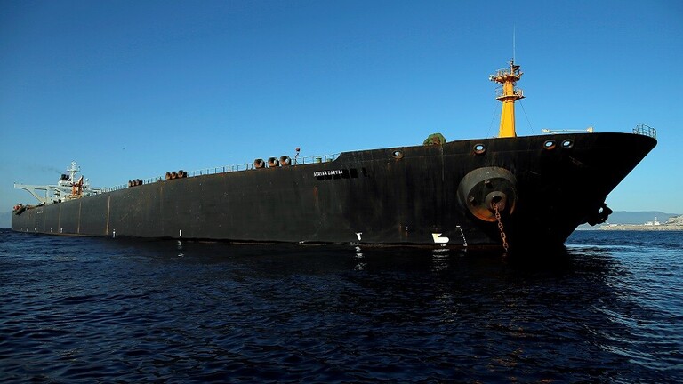 بومبيو ينشر صورة لسفينة النفط الإيرانية "أدريان داريا" تفرغ حمولتها قبالة السواحل السورية