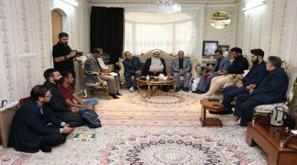 العتبتان الحسينية والرضوية تتفقّد عوائل شهداء (ركضة طويريج) في مدينة مشهد