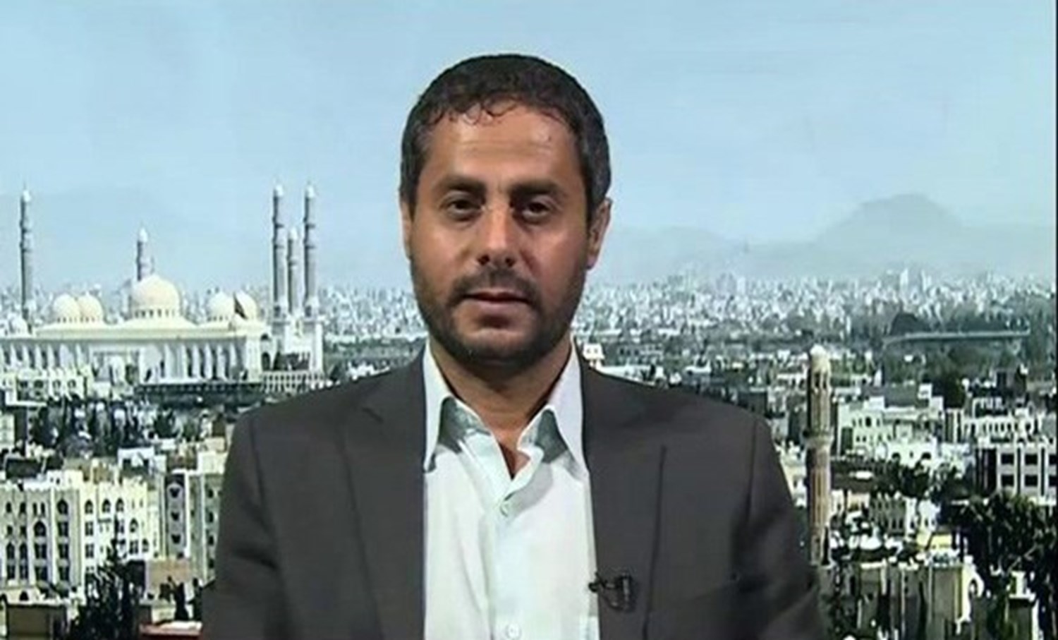ضابط يمني منشق يفتح النار على الإمارات: قسمت البلاد وتستخدم اليمنيين كالعبيد في الساحل الغربي