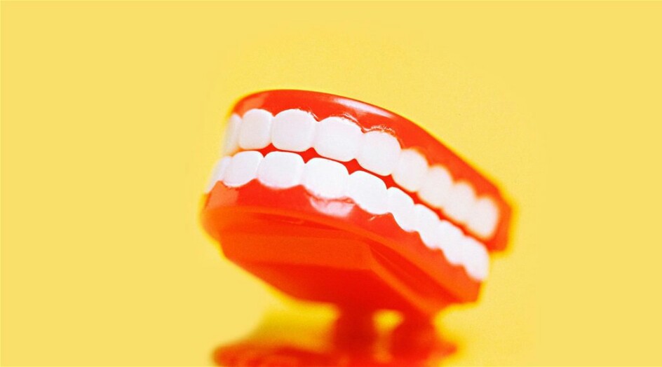 طرق طبيعية للتخلص من اصفرار الأسنان...اليك ابرزها