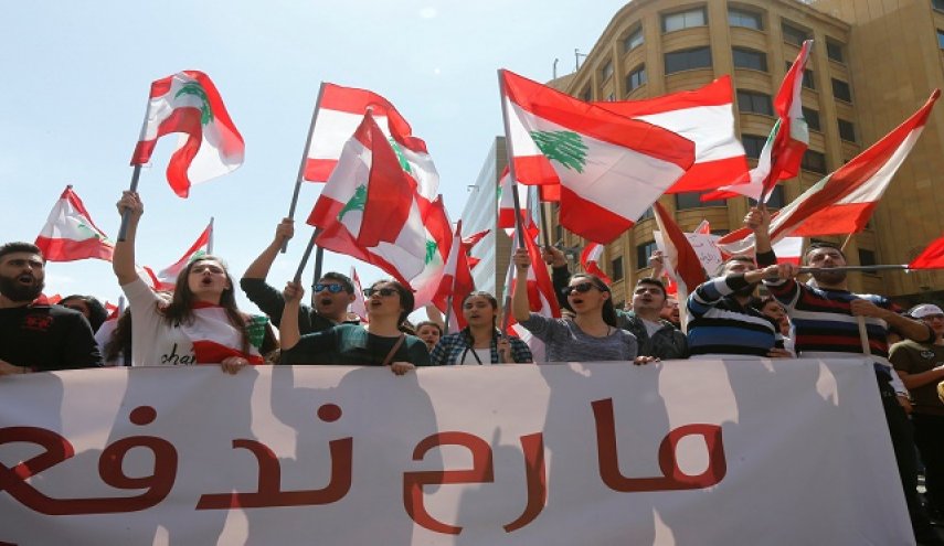 بعد الاحتجاجات..الحكومة اللبنانية تتراجع عن فرض الضريبة على الواتسأب